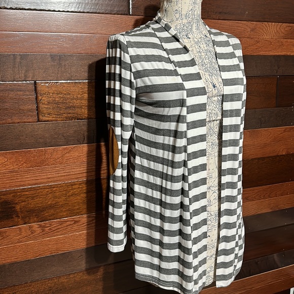 Merry Fun Stretchy Open Front Long Sleeve Gray and White Cardigan - Picture 2 of 10